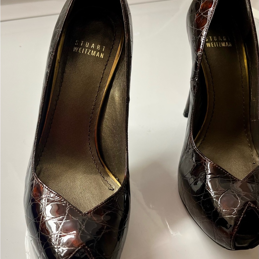 Stuart Weitzman. Model Vamp. Color Brown Fianco Croco. Size 7. Worn 2 times.